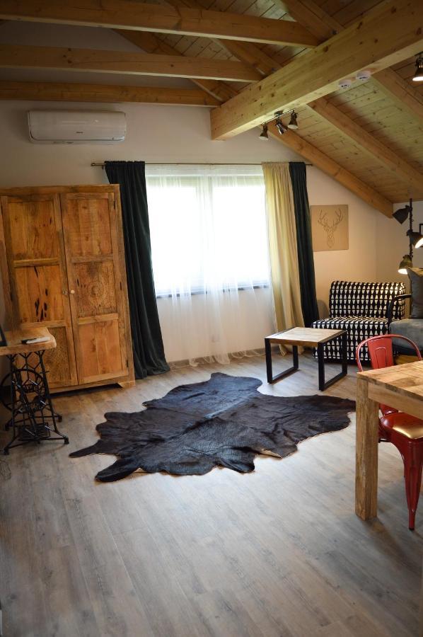 Apartmany Okrouhla โนวีบอร์ ภายนอก รูปภาพ